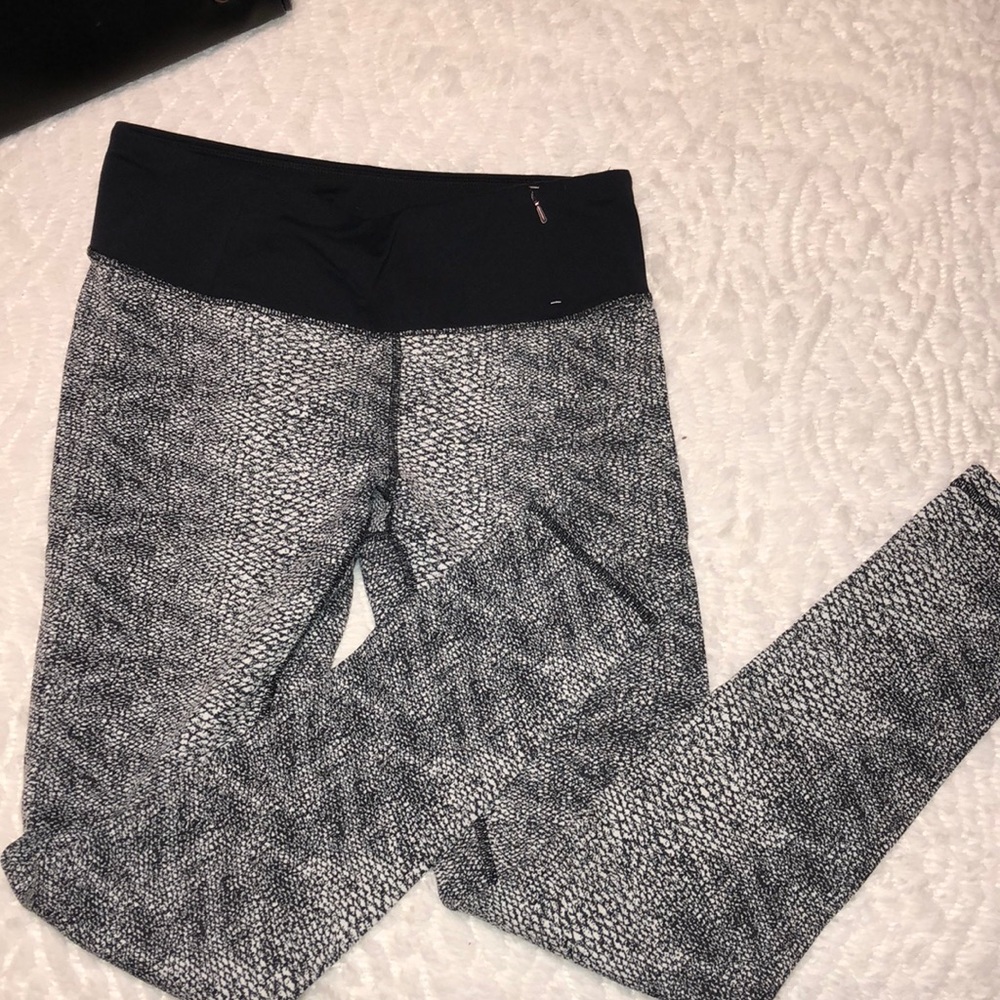 Calia by Carrie Underwood leggings